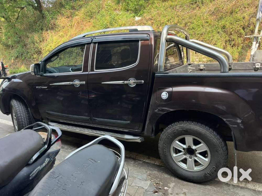 Isuzu D-max V-cross 2016 Diesel Good Condition