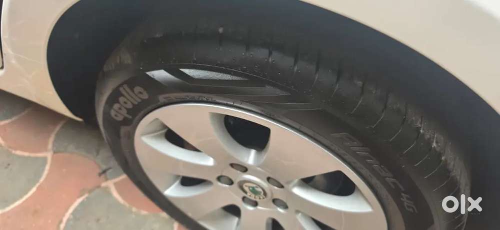 Skoda Superb  2012