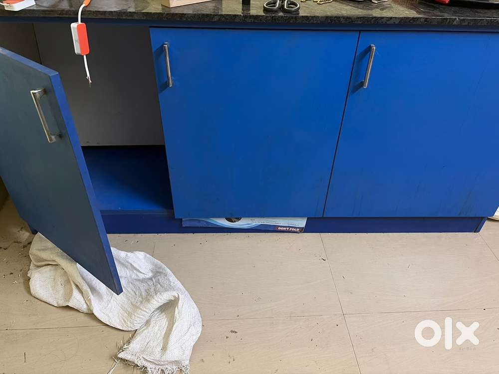 Compartment cupboard for kitchen purpose