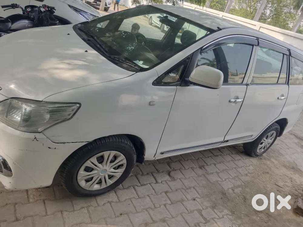 Toyota Innova 2015