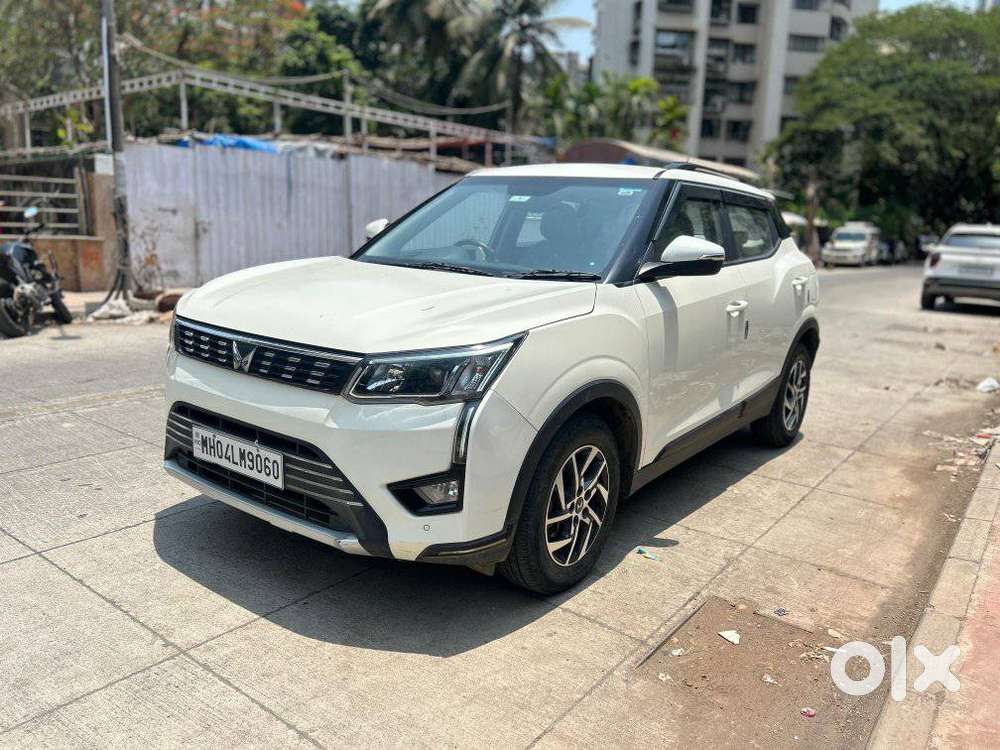 Mahindra Xuv300 1.2 W8 (o) Amt Petrol, 2023, Petrol