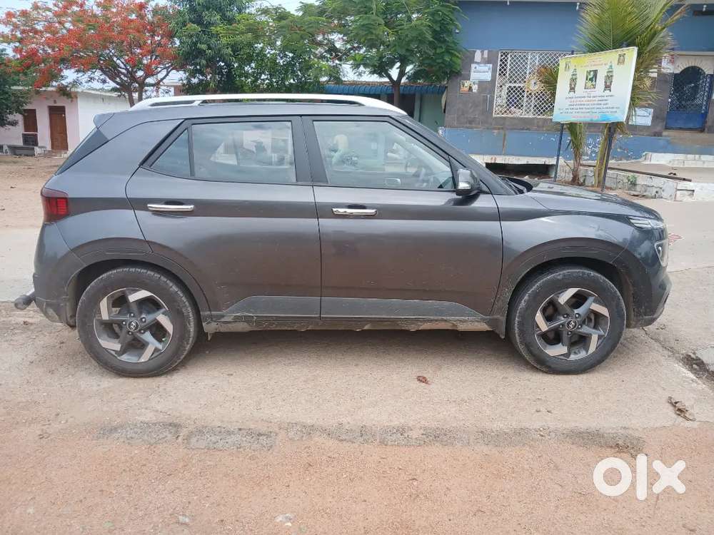 Hyundai Venue 2021 Diesel Well Maintained