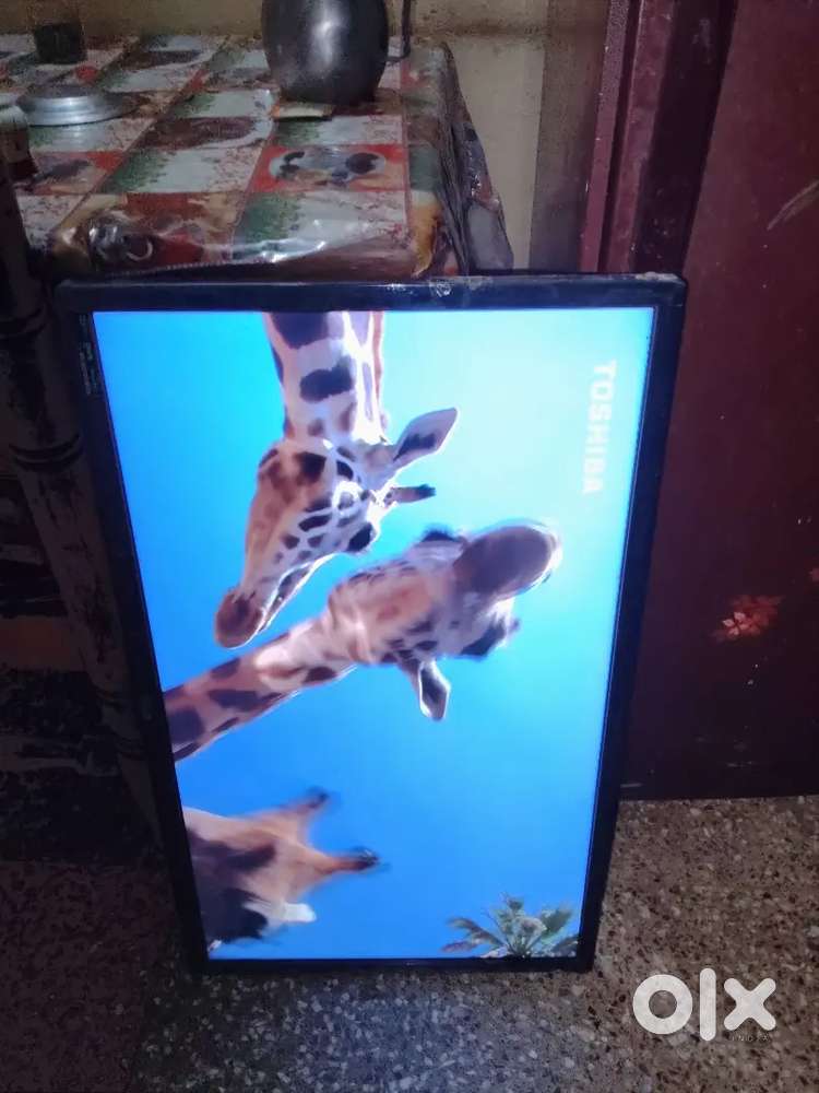 L.G 32 normal LED excellent condition fixed price 4200rs samsung 320li
