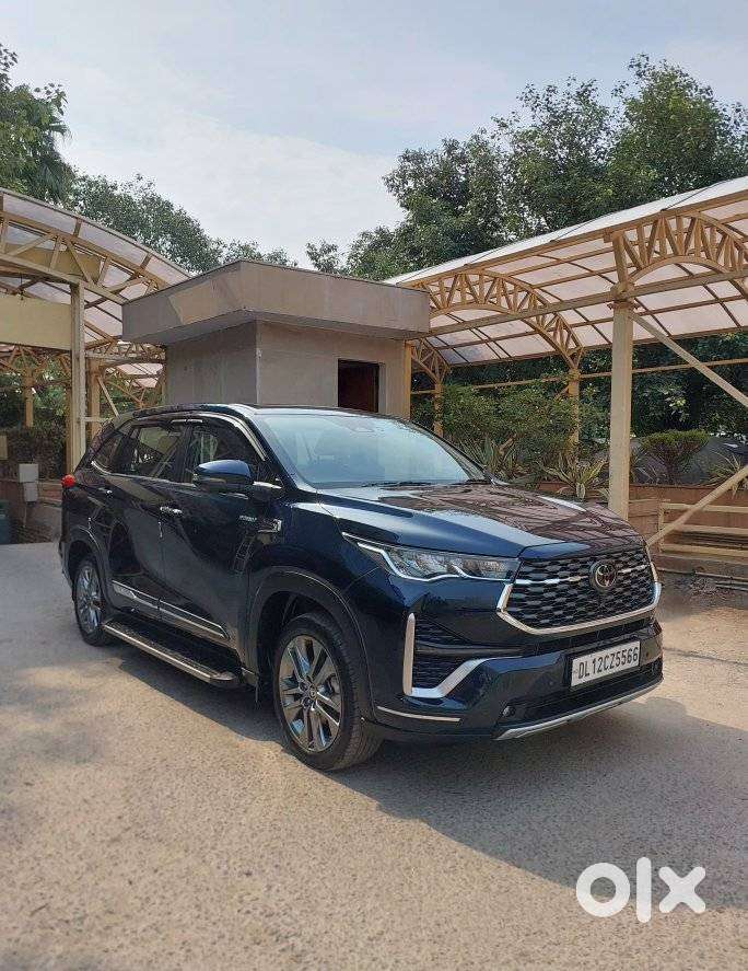 Toyota Innova Hycross 2.0 Zx (o) Hybrid 7 Str, 2025, Petrol