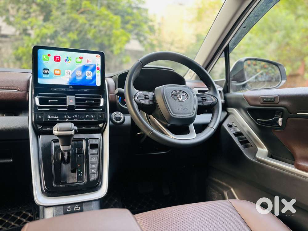 Toyota Innova Hycross 2.0 Zx Hybrid 7 Str, 2025, Petrol
