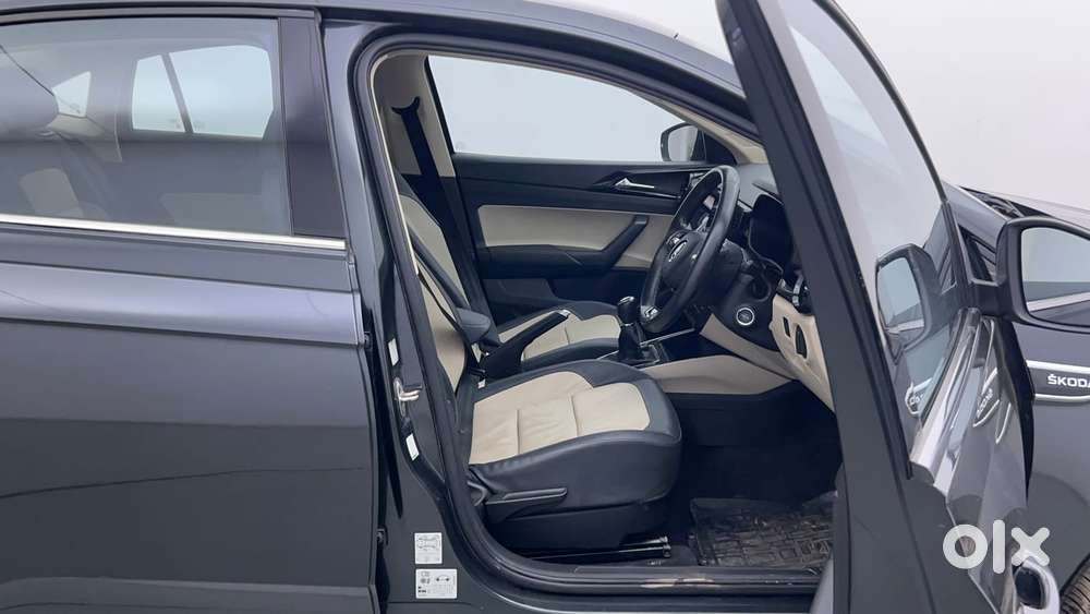 Skoda Slavia Style 1.0l Tsi Mt, 2023, Petrol