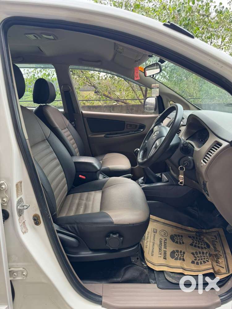 Toyota Innova 2.5 Gx (diesel) 8 Seater Bs Iv, 2016, Diesel