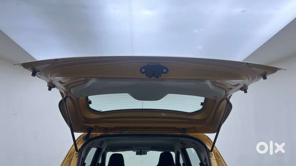 Renault Triber Rxz, 2022, Petrol