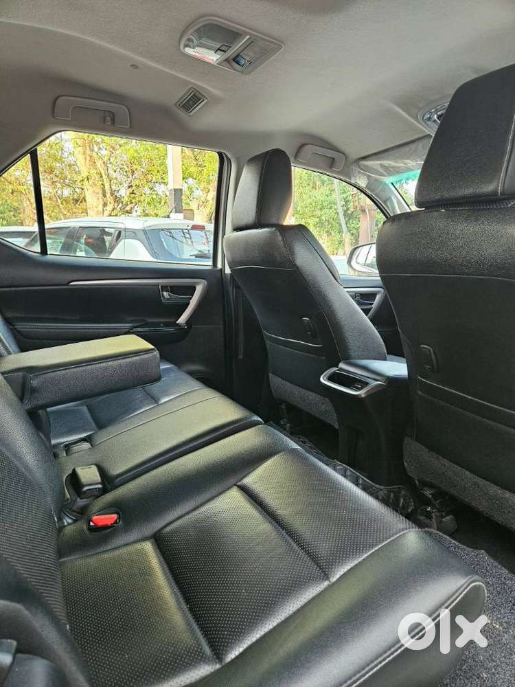 Toyota Fortuner [2021-ongoing] 2.8 2wd Diesel At, 2023, Diesel