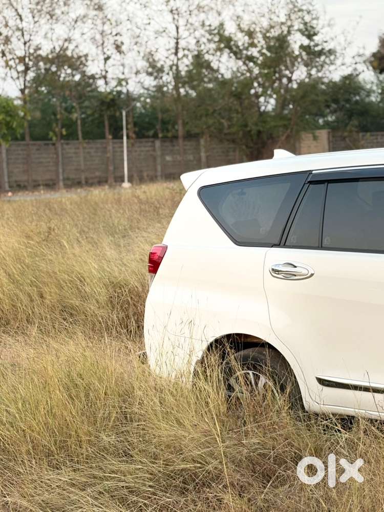Toyota Innova Crysta 2025