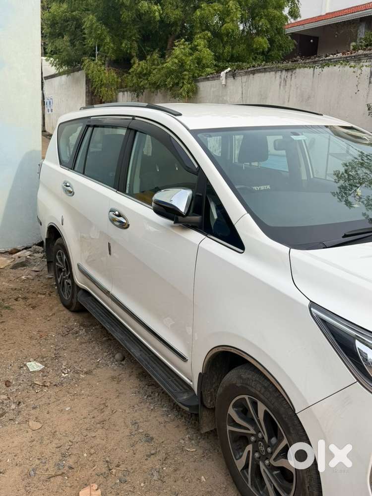 Toyota Innova Crysta 2024