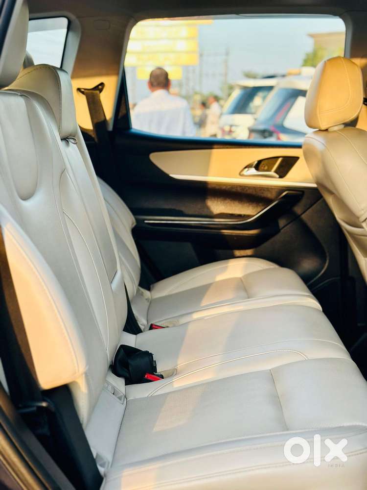 Mahindra Xuv700 2.0 Ax 7 Petrol At Luxury Pack Str, 2023, Petrol