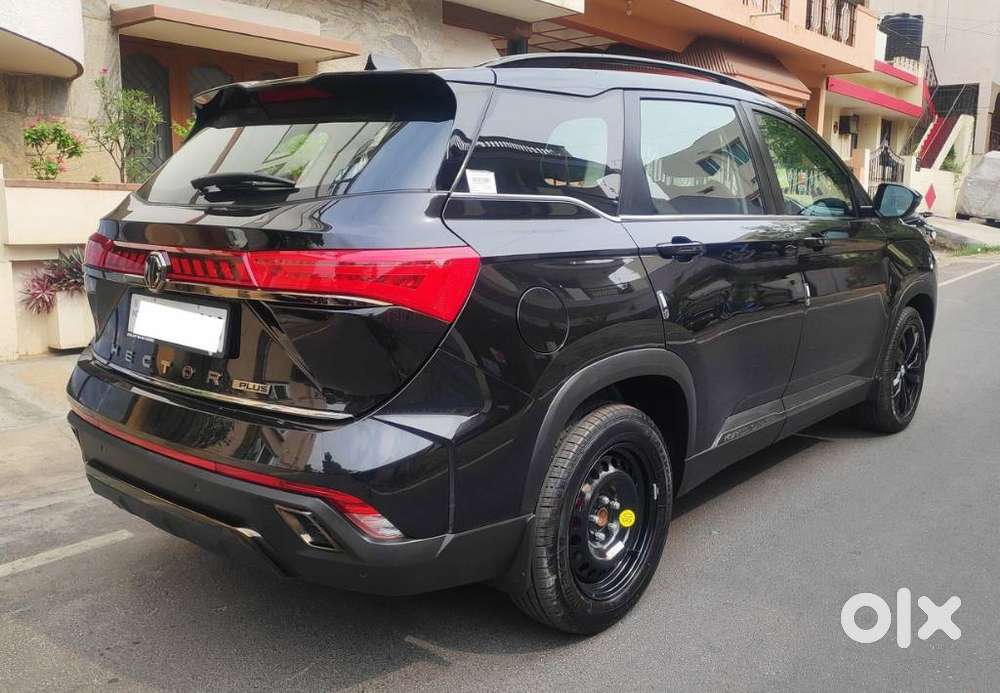 Mg Hector Plus Sharp Pro Blackstorm 1.5 Turbo Petrol Cvt 7 Str, 2025..