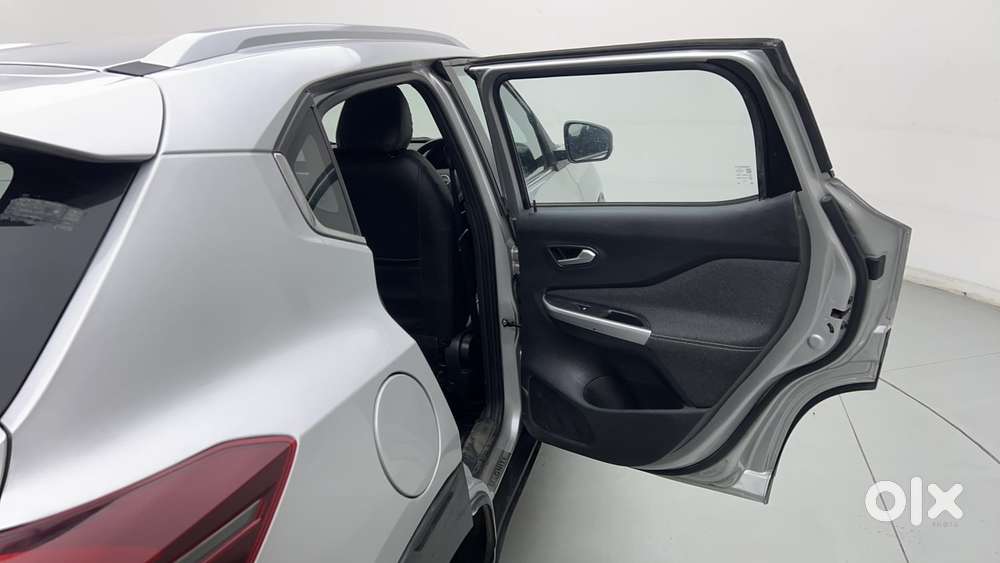 Nissan Magnite 1.0 Xv Premium, 2023, Petrol