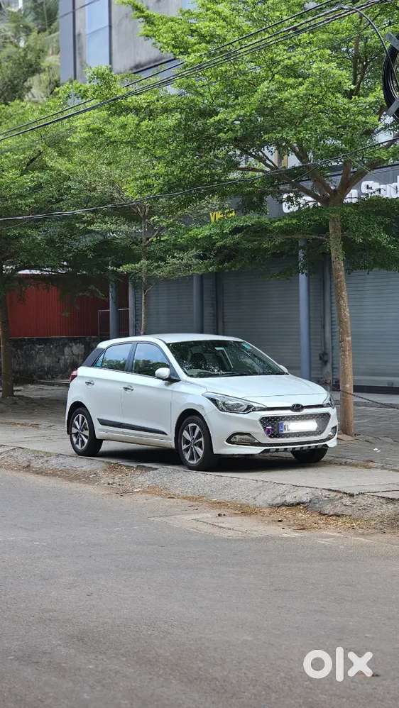 Well Maintained Low Km Elite I20 Petrol_lady Used