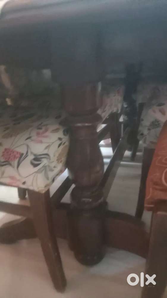 Dinning table 6 chairs