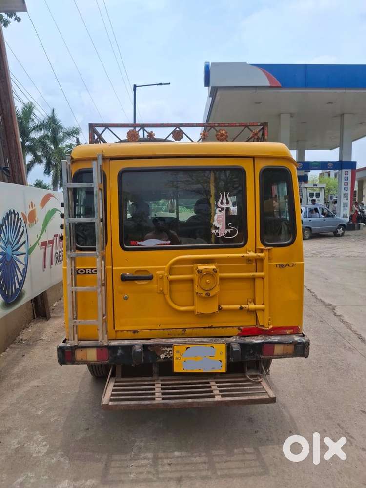 Force Toofan Trax Cruiser School Bus