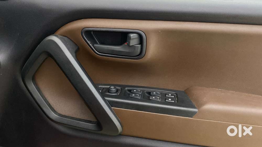 Mahindra Scorpio-n 2.0 Z4 Petrol At 7 Str, 2023, Petrol