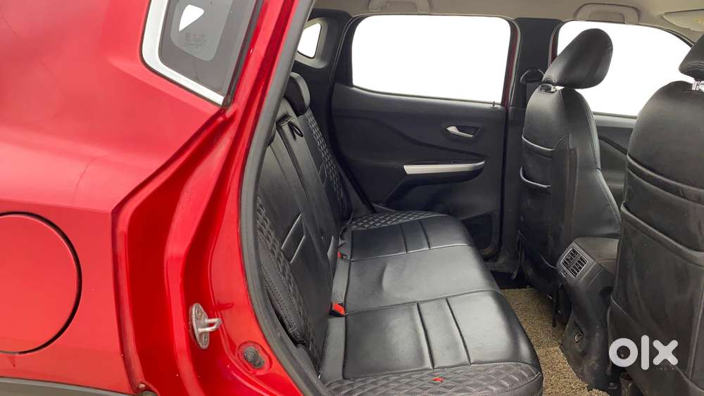 Nissan Magnite 1.0 Xv Premium, 2022, Petrol