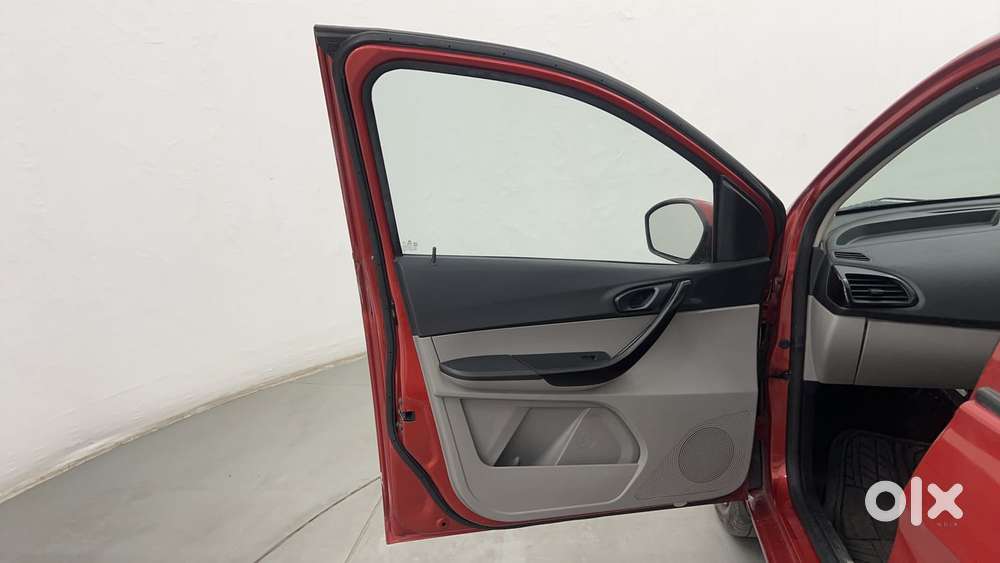 Tata Tiago 1.2 Revotron Xta, 2018, Petrol