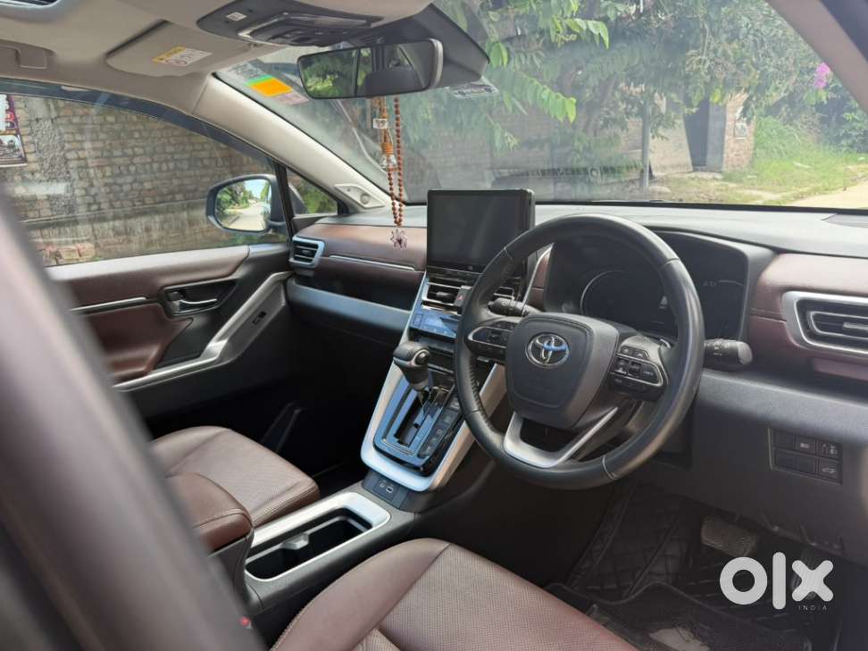 Toyota Innova Hycross 2.0 Zx (o) Hybrid 7 Str, 2025, Cng & Hybrids