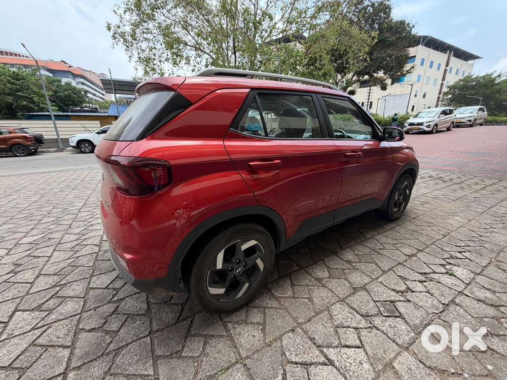 Hyundai Venue Petrol 39000 Km Driven