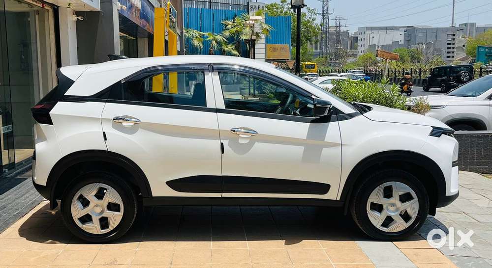 Tata Nexon Smart 1.2 Revotron Petrol 5 Mt, 2025, Petrol