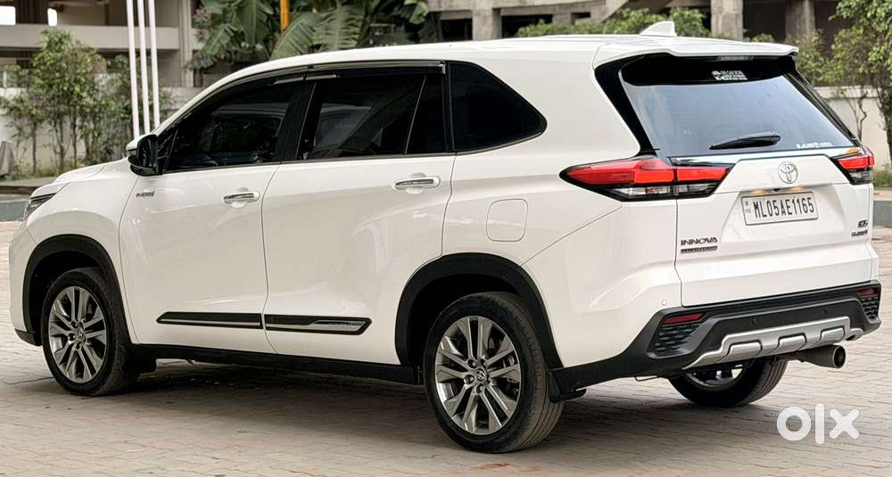 Toyota Innova Hycross 2.0 Zx Hybrid 7 Str, 2023, Petrol
