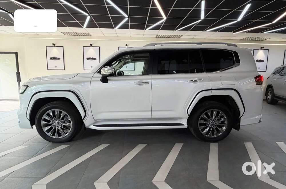 Toyota Land Cruiser V8 Petrol, 2026, Petrol