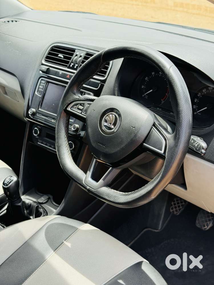Skoda Rapid 1.0 Tsi Ambition, 2021, Petrol