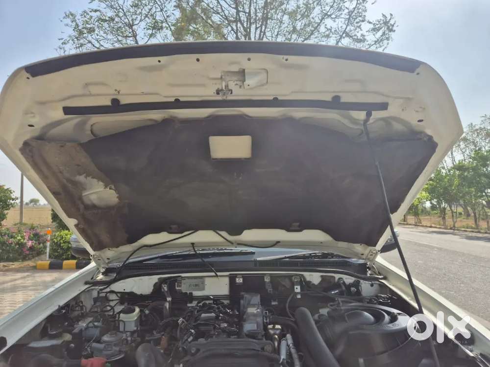 Ford Endeavour 2013 Diesel 105000 Km Driven At Good Condition New Tyre