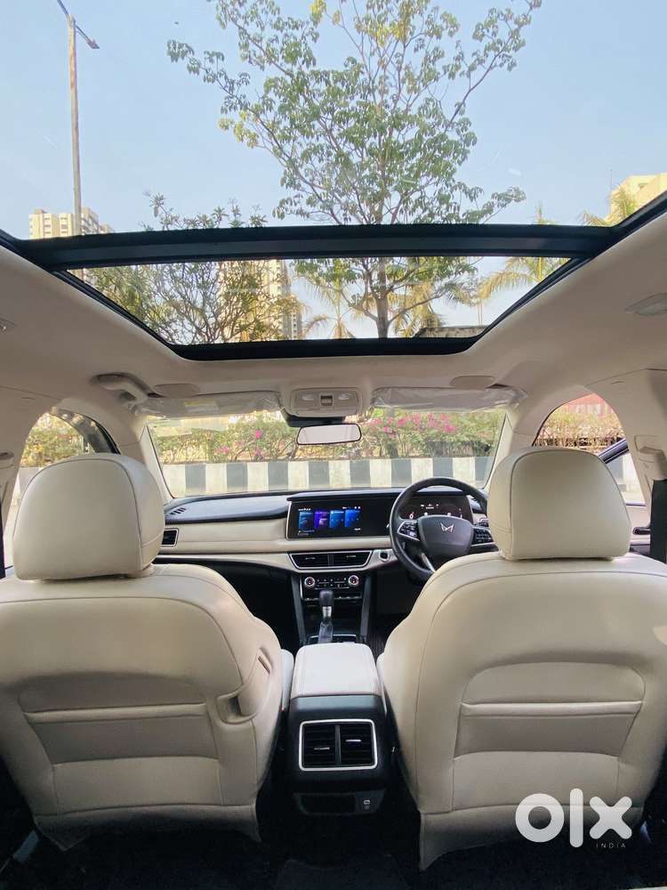 Mahindra Xuv700 2.2 Ax 7 Diesel At Luxury Pack Str Awd, 2023, Diesel
