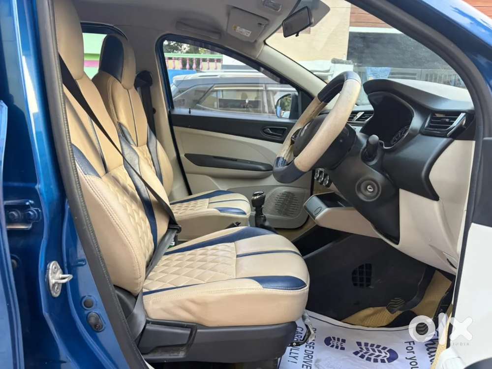 Renault Triber Rxt, 2023, Petrol