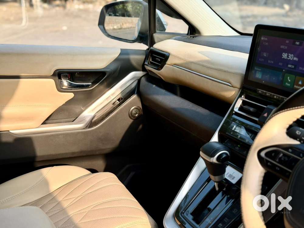 Toyota Innova Hycross 2.0 Vx (o) Hybrid 7 Str, 2025, Petrol