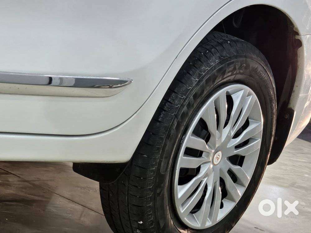 Maruti Suzuki Dzire Vxi Ags, 2022, Petrol