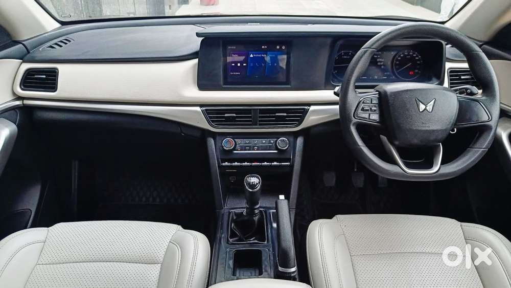 Mahindra Xuv700 2.0 Mx Petrol Mt 5 Str, 2024, Petrol