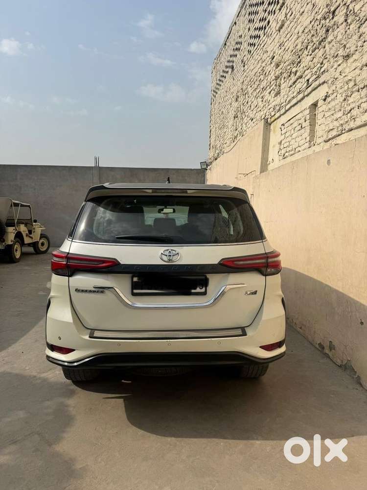 Toyota Fortuner Legender 2022