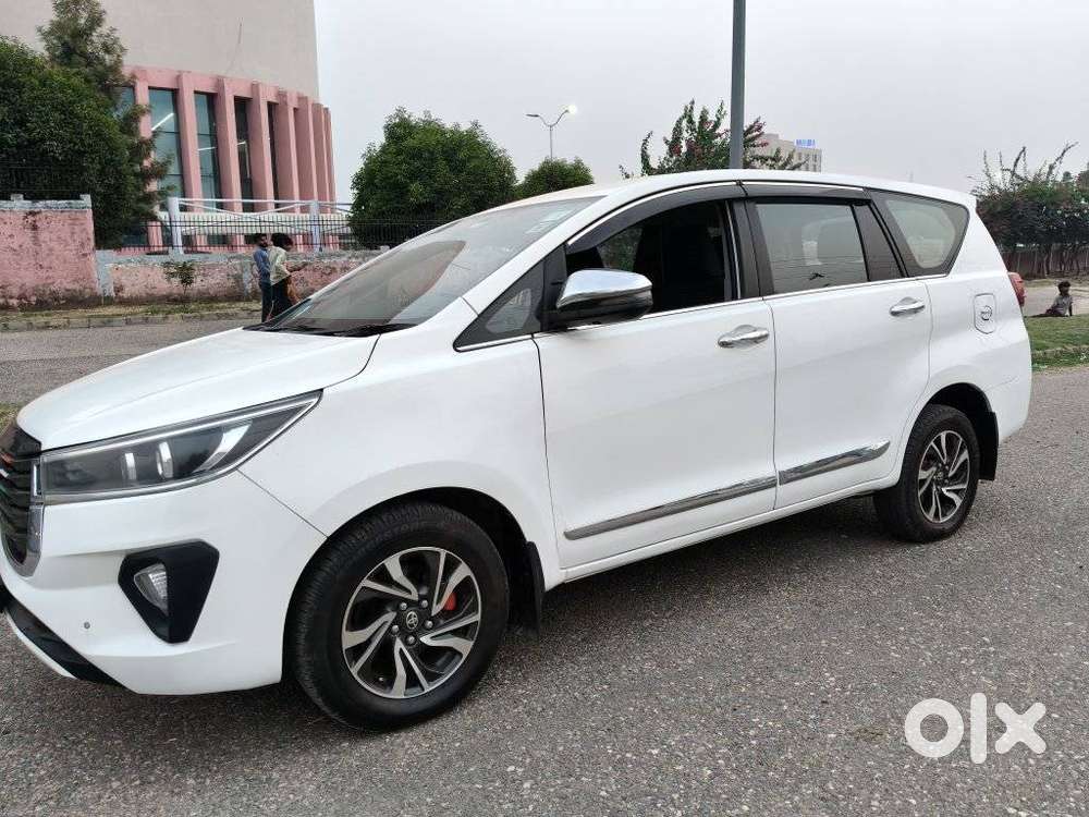 Toyota Innova Crysta 2.7 V, 2022, Petrol
