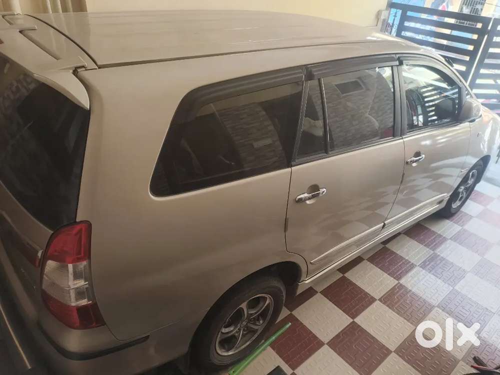 Innova Gx 7seater With 98k With Full Company Service Record  Vehical