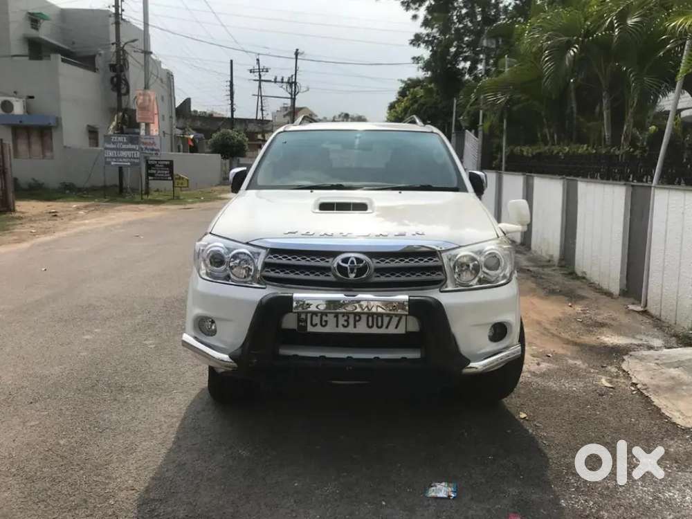 Toyota Fortuner Legender 2011 Diesel 100000 Km Driven