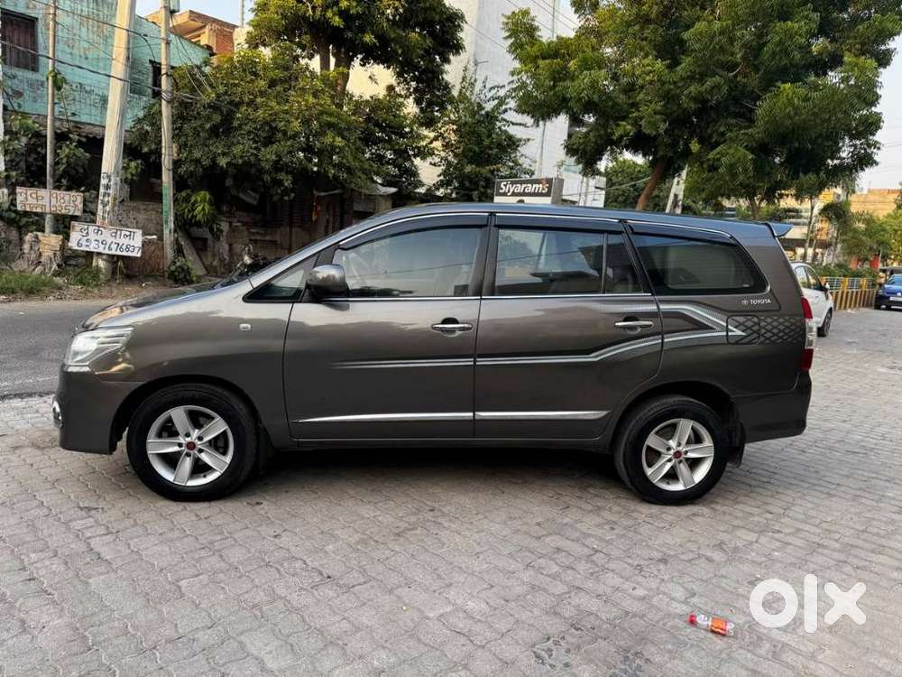 Toyota Innova 2.5 V Diesel 8-seater, 2011, Diesel