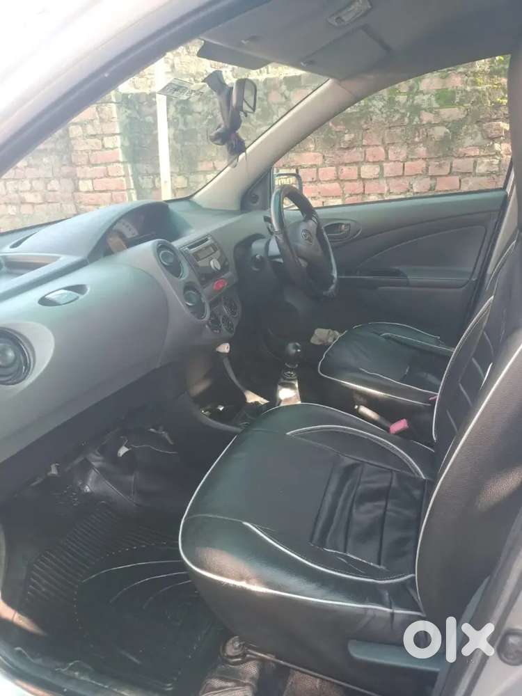 Toyota Etios Liva D 2012