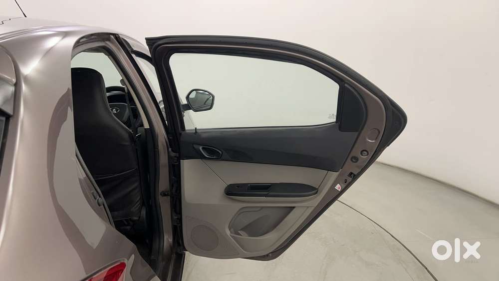 Tata Tiago 1.2 Revotron Xta, 2018, Petrol