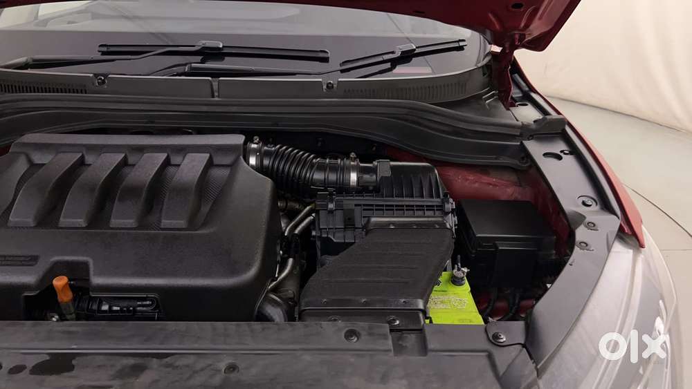 Mahindra Xuv700 2.0 Ax 3 Petrol At 5 Str, 2021, Petrol