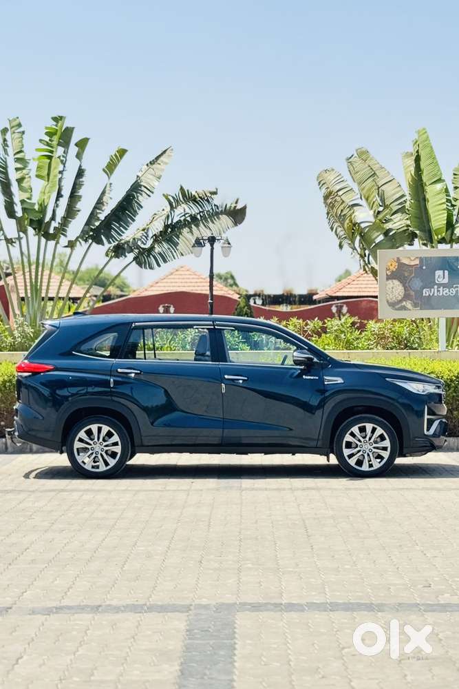 Toyota Innova Hycross 2.0 Zx (o) Hybrid 7 Str, 2023, Petrol