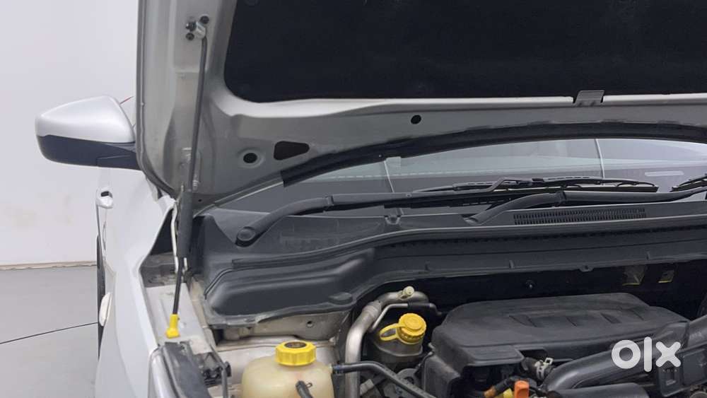 Mahindra Xuv300 W6, 2023, Petrol