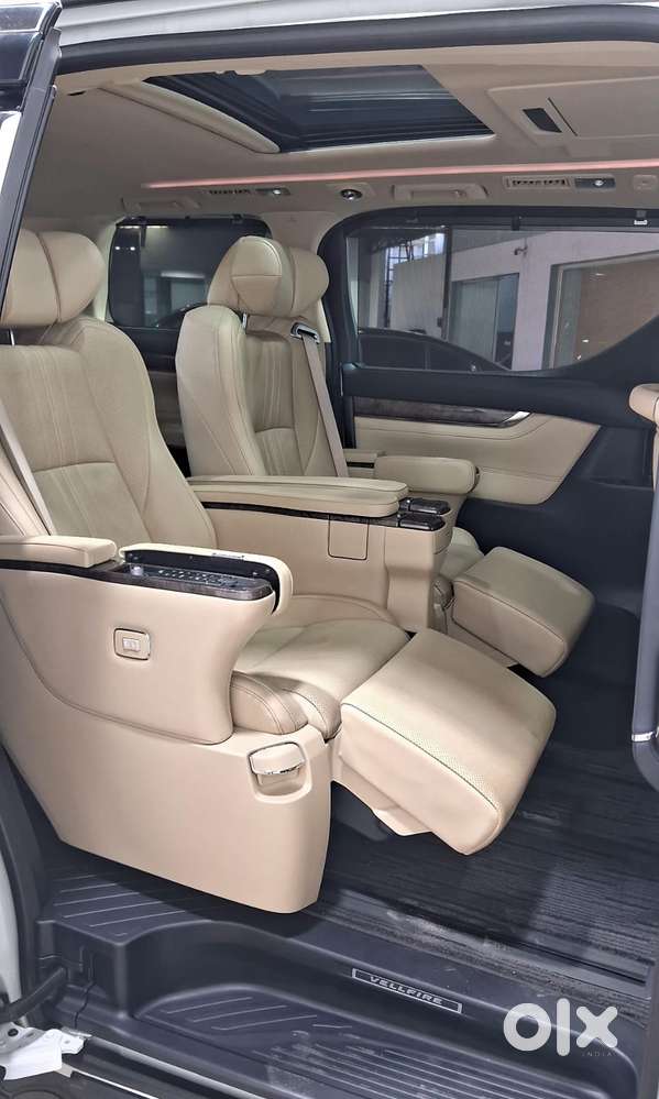 Toyota Vellfire 2.5 Hybrid, 2023, Petrol