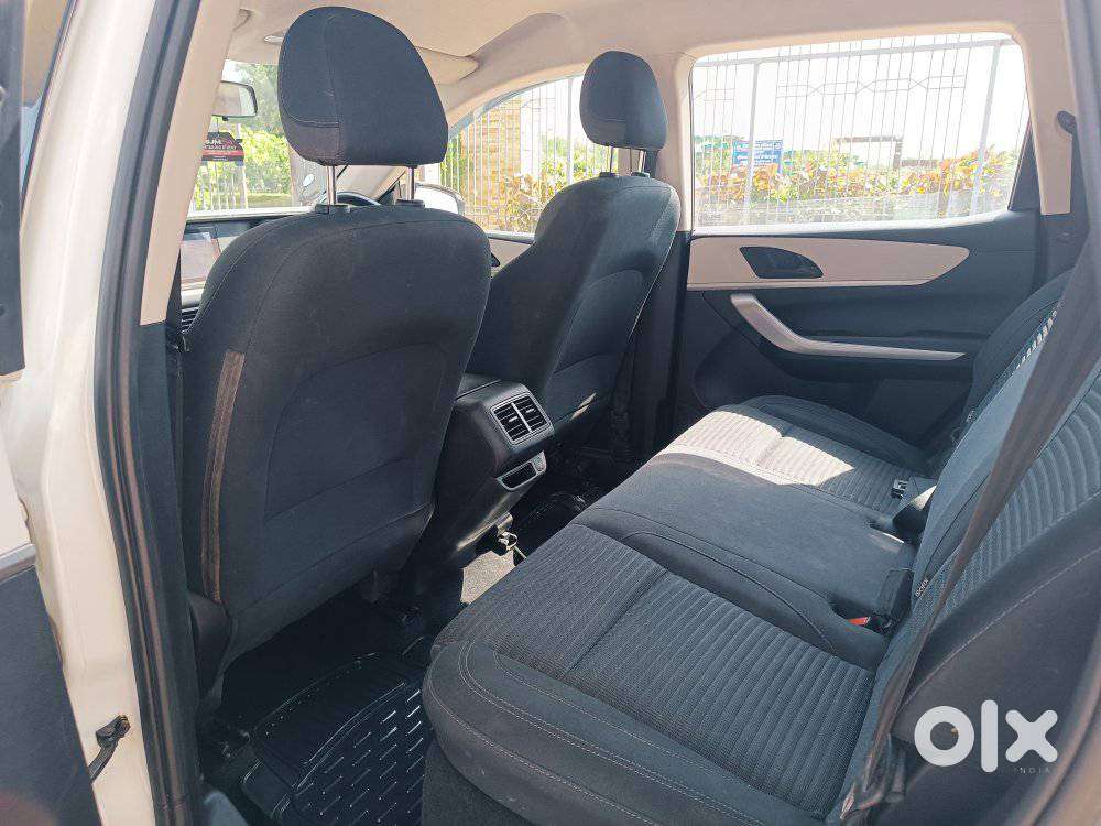 Mahindra Xuv700 Mx Diesel Mt 5 Str (e), 2022, Diesel