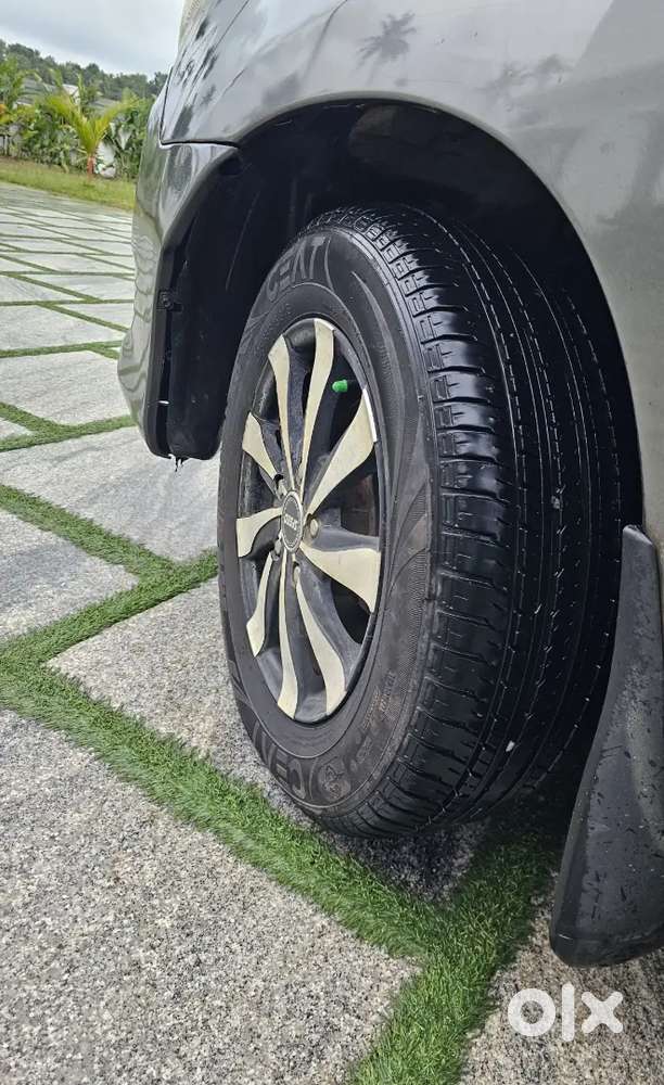 Toyota Innova 2012 Diesel Well Maintained Orginal Kerala Vehicle