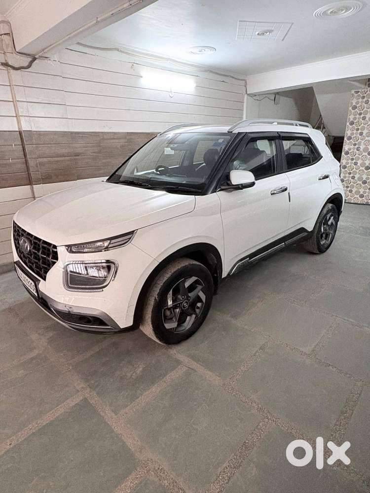 Hyundai Venue 2021 Petrol Well Maintained